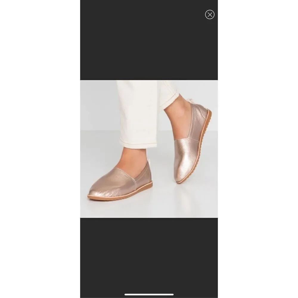 Sorel ELLA slip On Flats in Rose Gold. Near new! Size 9.5.